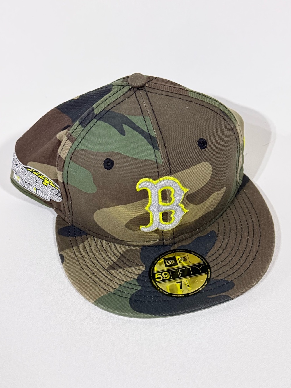 NEW UNWORN New Era MLB Boston Red Sox World Series Camo Hat Neon59Fifty Fitted